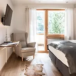 Hotel Typically Swiss Ermitage 3*