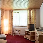 فندق Typically Swiss Ermitage كاندرستغ